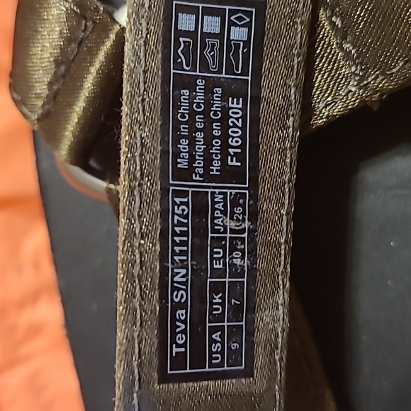 Army Green Teva Sandels - Picture 3 of 3